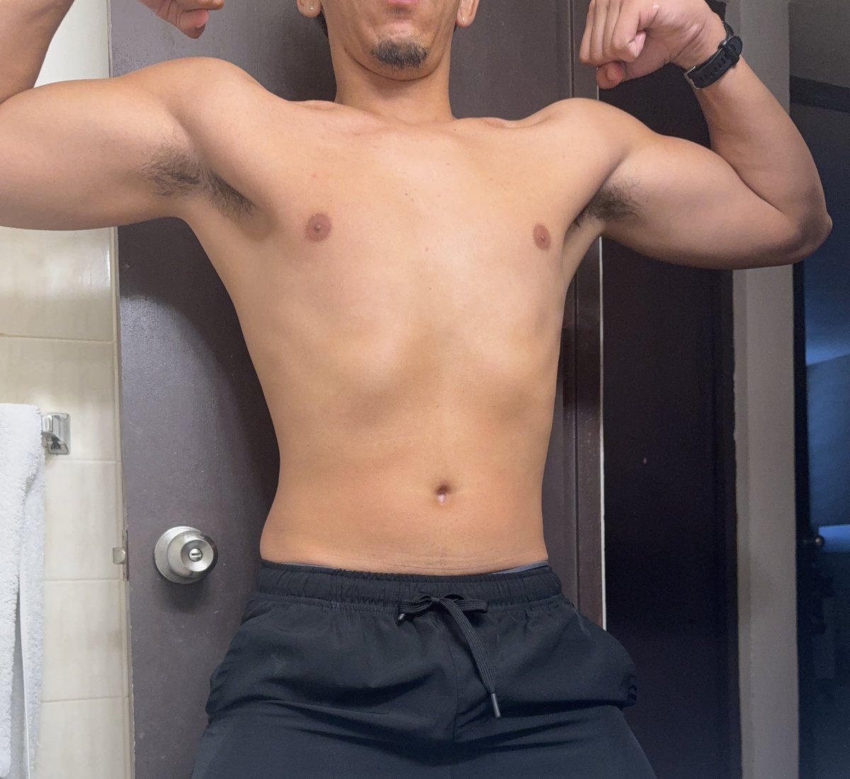 boribatorbro's tweet photo. Llegando del gym. Wanna sniff bro? https://t.co/pAHSU74Cnr
