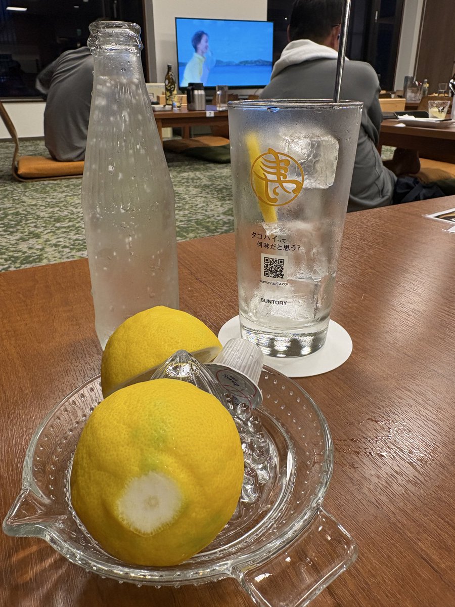 daisukesaurus's tweet photo. まさかの九州で地震に遭遇。
揺れの長さにびびった。

キャビナスは今日は帰宅できない皆さまで溢れています。 https://t.co/zUQQz54h4E