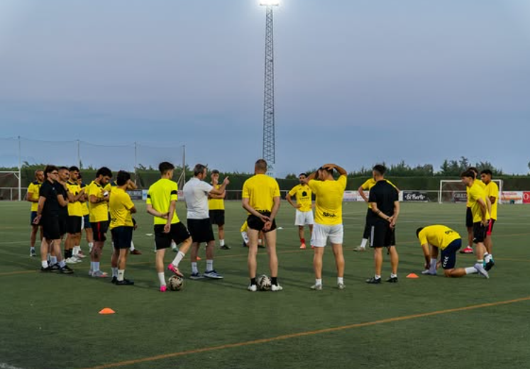 Nacional10x's tweet photo. Preferente Autonómica - Pretemporada

En la tarde - noche de ayer, echó a rodar el plantel de un CD Lumbreras que apuesta por la continuidad de parte de su plantilla y volverá a intentarlo con la ilusión, buen juego y trabajo que siempre les caracteriza. https://t.co/hXqZsYKhbm