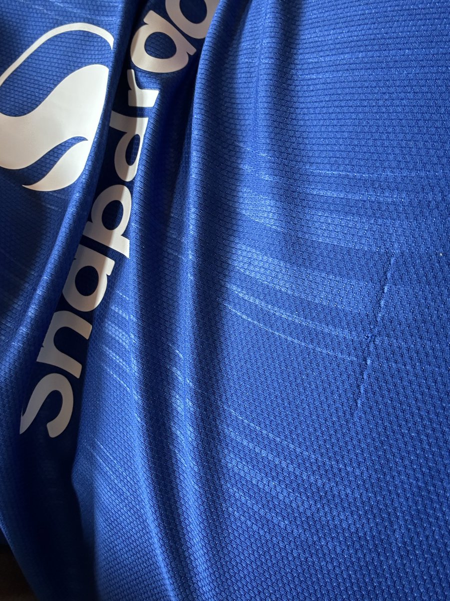 shilohlee75's tweet photo. @adidasUK my away kit came like this bit ridiculous. https://t.co/0rVgABC45r