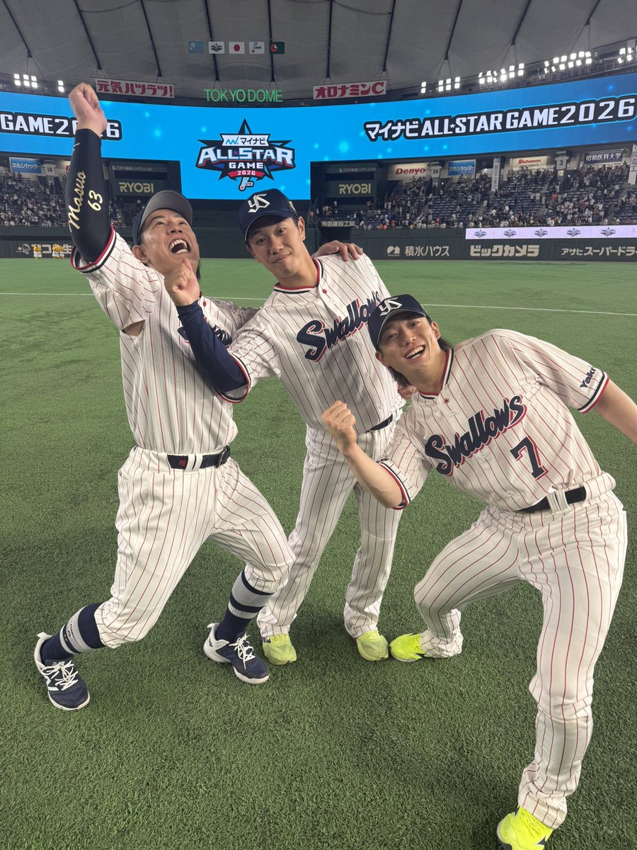 swallowspr's tweet photo. ⭐️マイナビオールスターゲーム2026⭐️

試合後は野手陣みんなで『ますお〜💪』
弾ける笑顔で明日も頑張ります✨

#増田珠 選手
#古賀優大 選手
#長岡秀樹 選手

#swallows #燕心全開
#マイナビオールスターゲーム2026 https://t.co/vTMBp5IIq0