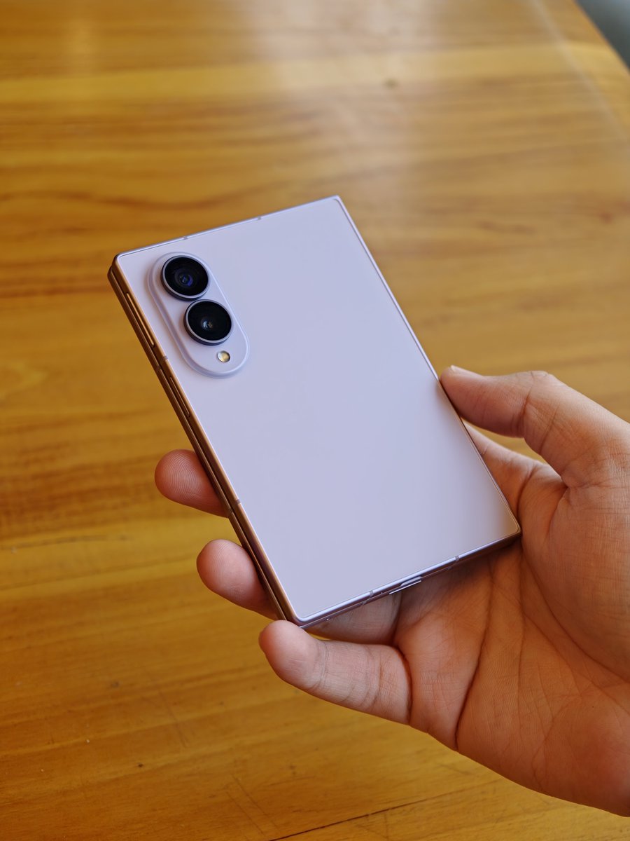 sondesix's tweet photo. I still can't get over how cute the Galaxy Z Fold8 is. https://t.co/DdoMAWvxCp
