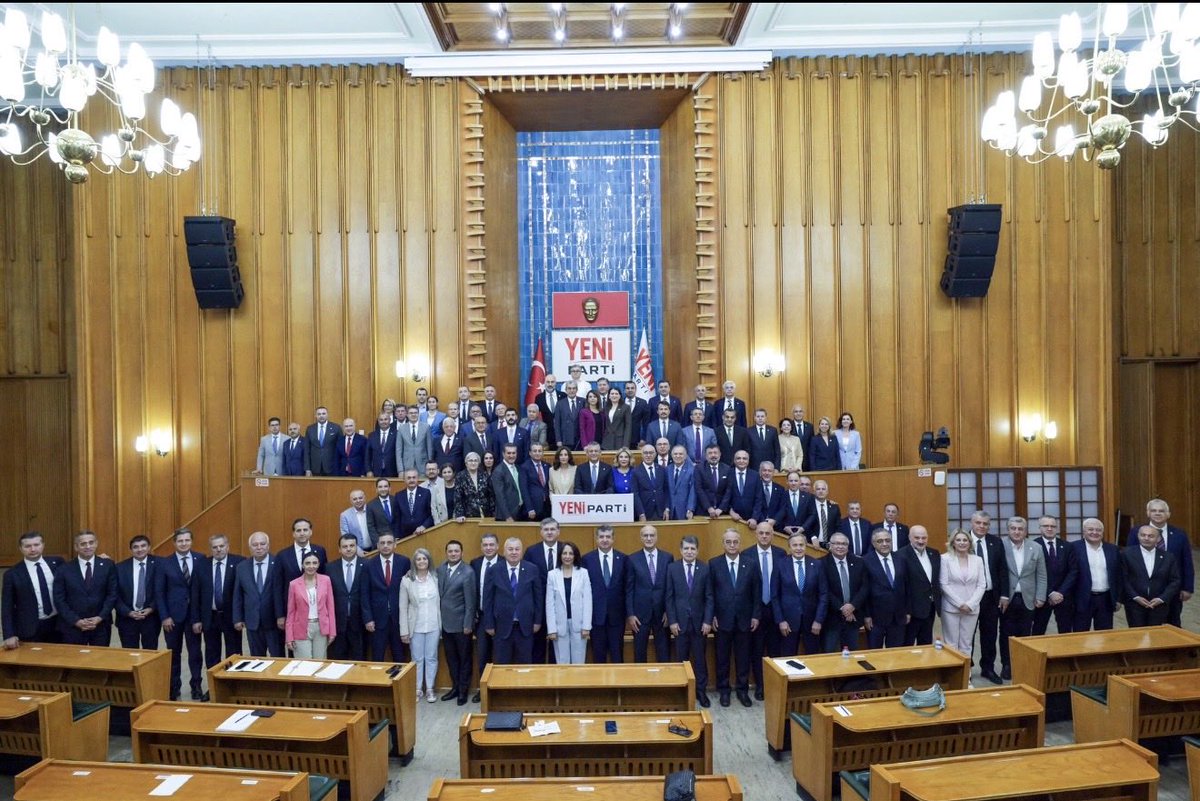 MTanal's tweet photo. YENİ Parti TBMM Grubu olarak ilk kapalı grup toplantımızı gerçekleştirdik.

Bu toplantı, yalnızca bir başlangıç değil; milletimizin değişim iradesini iktidara taşıyacak yür��yüşün ilk adımıdır.

YENİ Parti, umudunu kaybetmeyenlerin, adalet isteyenlerin ve değişime inananların ortak adresidir.

Yolumuz iktidar, pusulamız millettir. Türkiye’yi hukukla, demokrasiyle ve ortak akılla yeniden ayağa kaldıracağız.

Millet ne diyorsa, biz onu yapacağız.