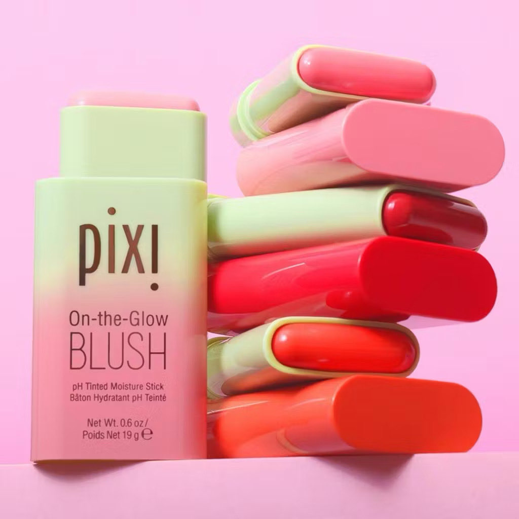 good_reader111's tweet photo. @lilmmloveu แนะนำบลัชสติ๊กค่ะ เราใช้ของ ￼Pixi เนื้อบาล์มชุ่มชื้น สามารถใช้ได้ทั้งแก้มและปาก 
วันนี้เราใช้กันแดด+โทนอัพ แล้วใช้บลัชสติ๊กเลย มีคนทักว่าวันนี้แต่งหน้าสวยจัง(จริงๆเพิ่มแค่บรัชเลย) ทำให้แก้มดูชมพูมีมิติมากขึ้นเลยค่ะ💕
พิกัด https://t.co/knFHPJdlF4 https://t.co/bSFPgeRrtl