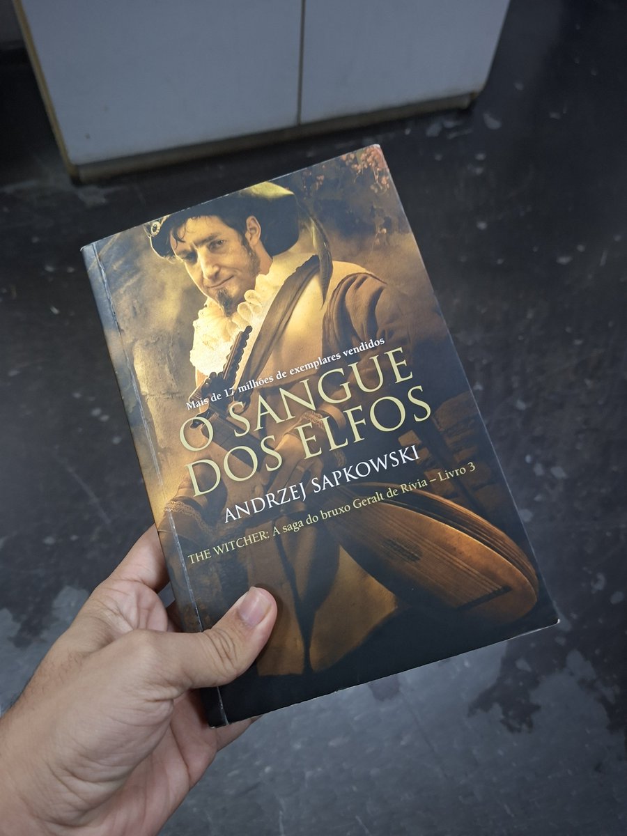 BrebosemB's tweet photo. Finalmente acabei o terceiro volume de The Witcher. Bom livro, só demorei muito pra ler por falta de organização e por ler outros nesse meio tempo.

Muito bom, Geralt pai do ano. https://t.co/76bV3NqyUy