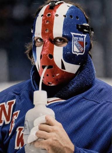 mpetrillo14201's tweet photo. The Sabres signed John Davidson to the front office.  Now the Bills helmet looks like this.  Coincidence? https://t.co/lBT5iLvacX