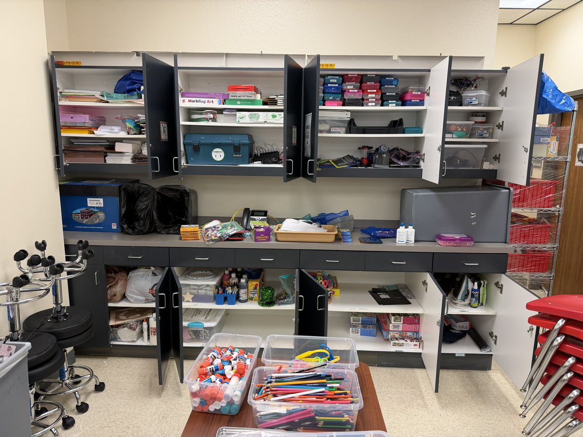 HolliPolli10's tweet photo. Today’s project 😬

Send containers (please) 

https://t.co/jWq7cJlk4y

#spedlife #bettertogether #clearthelist #beagoodperson https://t.co/sQF2OaxVBn
