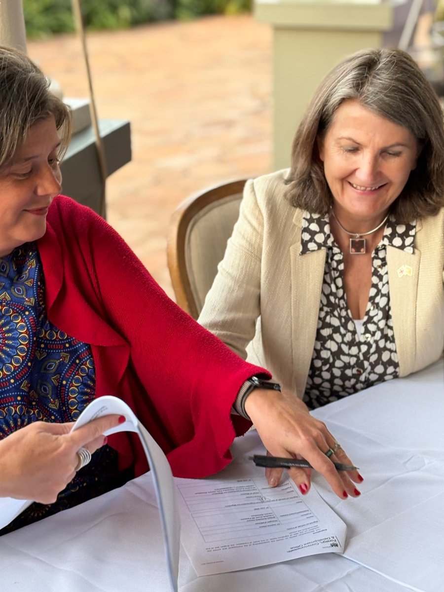 UKinZimbabwe's tweet photo. Dr Jo Abbot hosted partners from Gvt of 🇿🇼, law enforcement, academia &amp; civil society to launch 🇬🇧🇿🇼 Anti-Human Trafficking Week. 

UK Border Force donated forgery detection equipment &amp; 🇬🇧 signed a partnership agreement with @IOMZimbabwe to coordinate anti-trafficking activities https://t.co/jETmsIN9yq