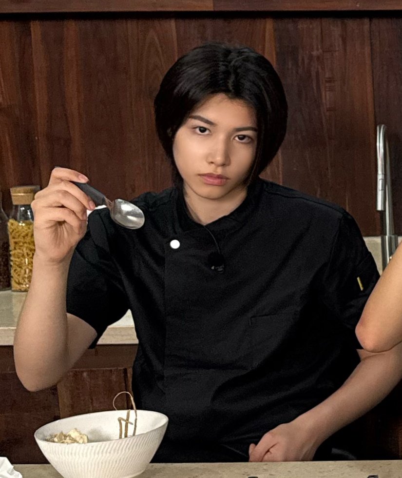moon_ren17's tweet photo. Why this kid look stressed and not in a mood 😂 https://t.co/HBBdECiXKj