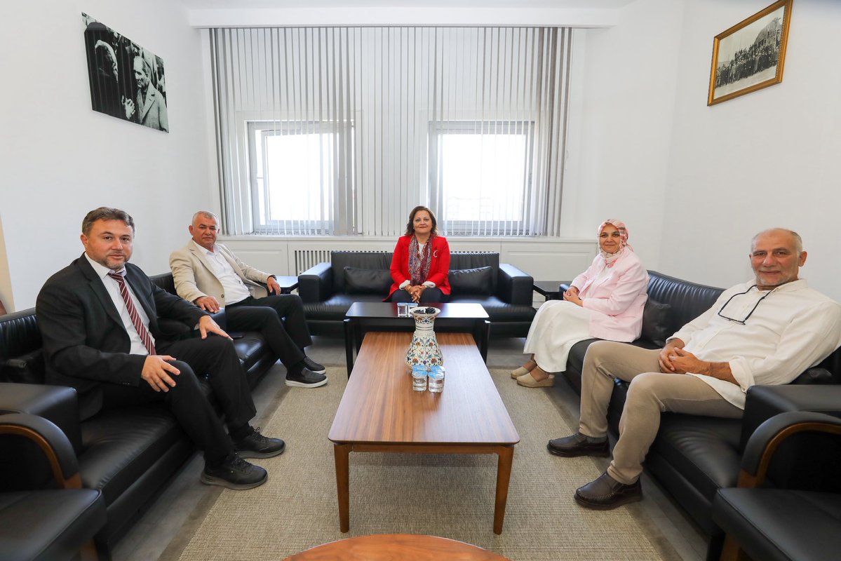 burcukoksal03's tweet photo. İhsaniye Belediye Başkanımız Emine Gökçe, AK Parti İhsaniye İlçe Başkanımız Mehmet Yılmaz, Döğer Belediye Başkanımız Mehmet Akif Ersoy ve Kayıhan Belediye Meclis Üyemiz Bayram Ali Akkuş ile görüş alışverişinde bulunduk. https://t.co/ckrVUasArw