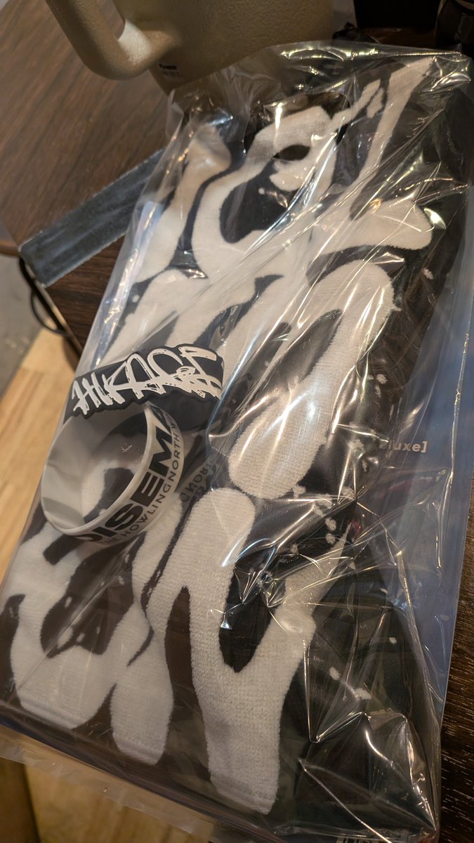 TM183g's tweet photo. NORTH WIND TOUR良すぎて抑えとこうと思ったタオル買っちゃうよね🤔 https://t.co/oG8YovIU2t