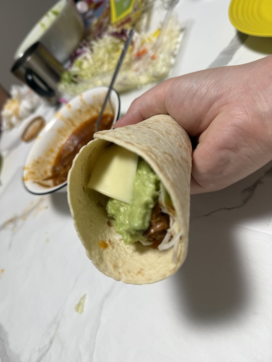 bayu_design's tweet photo. ピントが合ってないブリトー🌯
#たむ飯の記録 https://t.co/vely2SKYKR