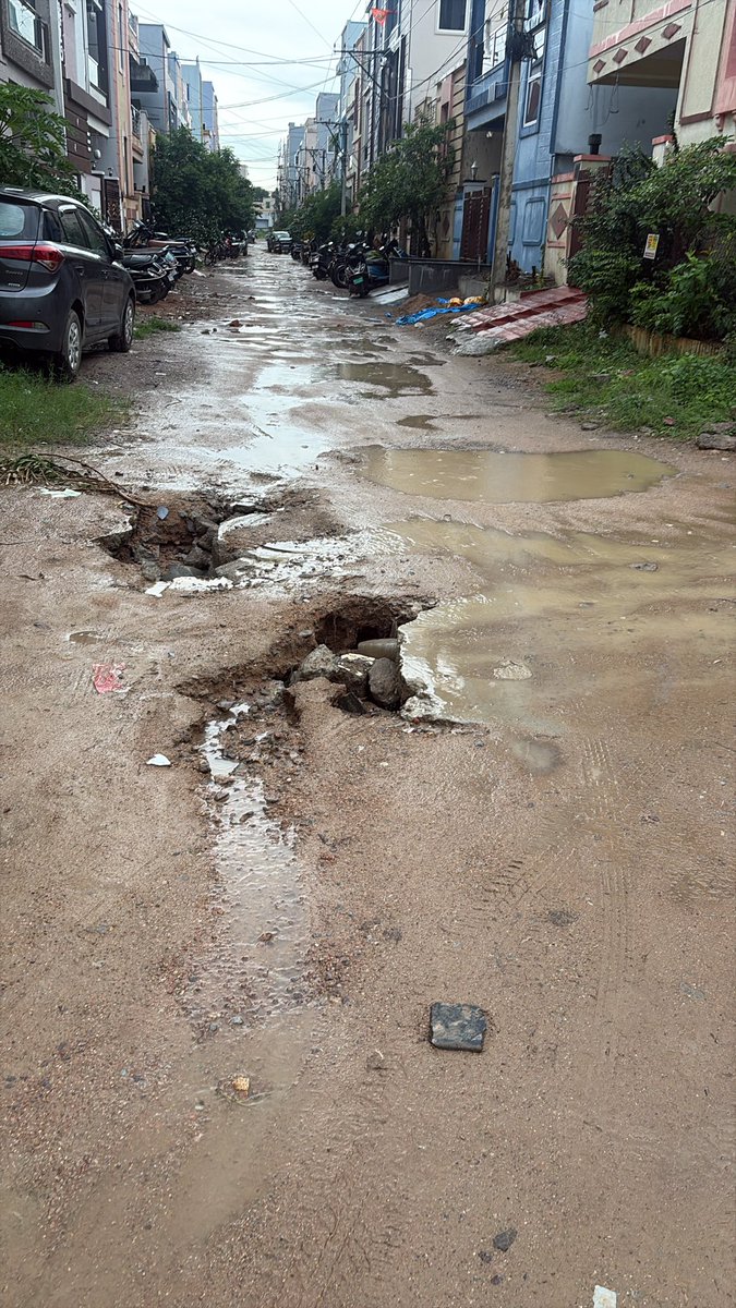 venkataram341's tweet photo. Hi @CMC_Offcl @DC_Ameenpur

Whenever it rains, a large amount of rainwater mixed with mud flows directly into the drainage system. This is causing blockages and could lead to serious drainage and flooding issues if not addressed promptly.

Kindly look into this matter urgently.. https://t.co/BpewOFicR1