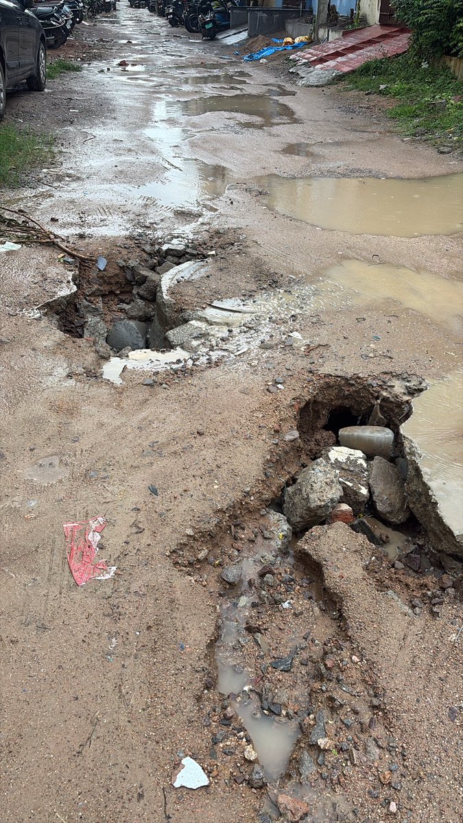 venkataram341's tweet photo. Hi @CMC_Offcl @DC_Ameenpur

Whenever it rains, a large amount of rainwater mixed with mud flows directly into the drainage system. This is causing blockages and could lead to serious drainage and flooding issues if not addressed promptly.

Kindly look into this matter urgently.. https://t.co/BpewOFicR1