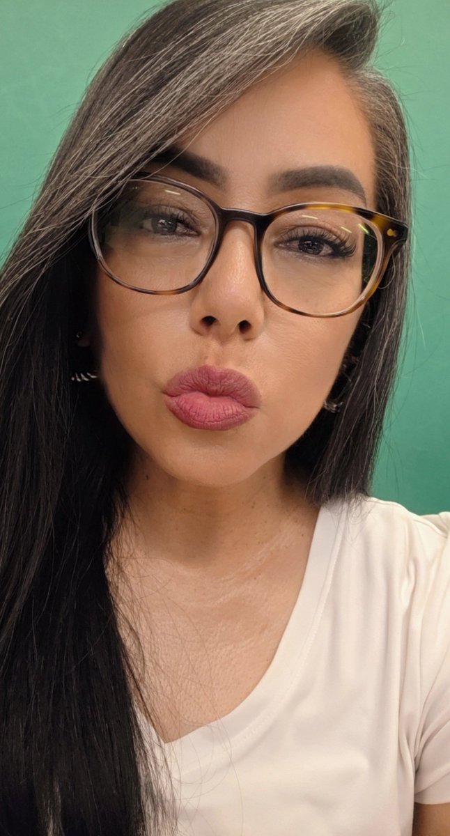 LaKuata's tweet photo. Good morning ya'll on this fine taco Tuesday 🌮  hope ya'll have a great day ☕️☕️💋....p.s. It may seem like I'm ok, but I'm breaking-in new heels and my toes hurt alresdy PLUS I'm getting hot flashes 🥵 sooo
We will be in a mood, again today 😀🙂 https://t.co/zqtKsG9YuY