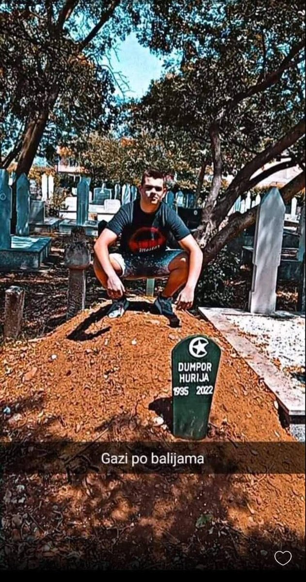 cirijab43791's tweet photo. Luckily the Međugorje incident was committed by a 🇵🇱 catholic extremist.

Just like their religious sites our cemeteries are also attacked by catholic extremists in Livno and Mostar. https://t.co/tc4xRw8vkJ