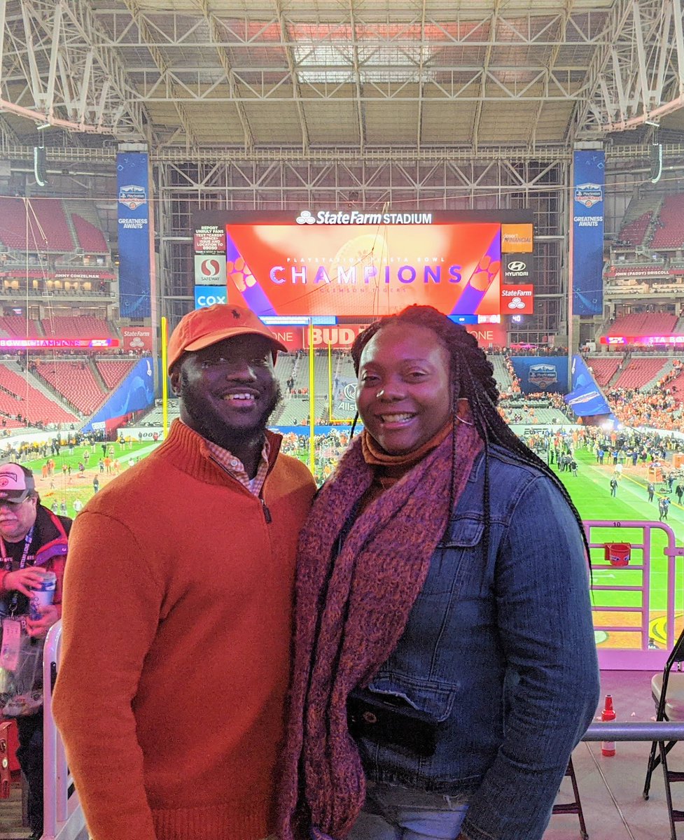 CoachFieldsII's tweet photo. Happy Anniversary,
I love you!
12 years and counting! @IamBriFields
#TeamFields https://t.co/gXANHNGNts