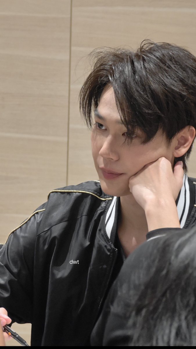 dversewitht's tweet photo. อยู่ไม่ไหวๆๆ หล่อมากกกก ฮืออออ

DEWTEE FANSIGN 2026
#งานมหกรรมนิยายนานาชาติ2026xDewTee
#dew_jsu https://t.co/ckicbKPSgo