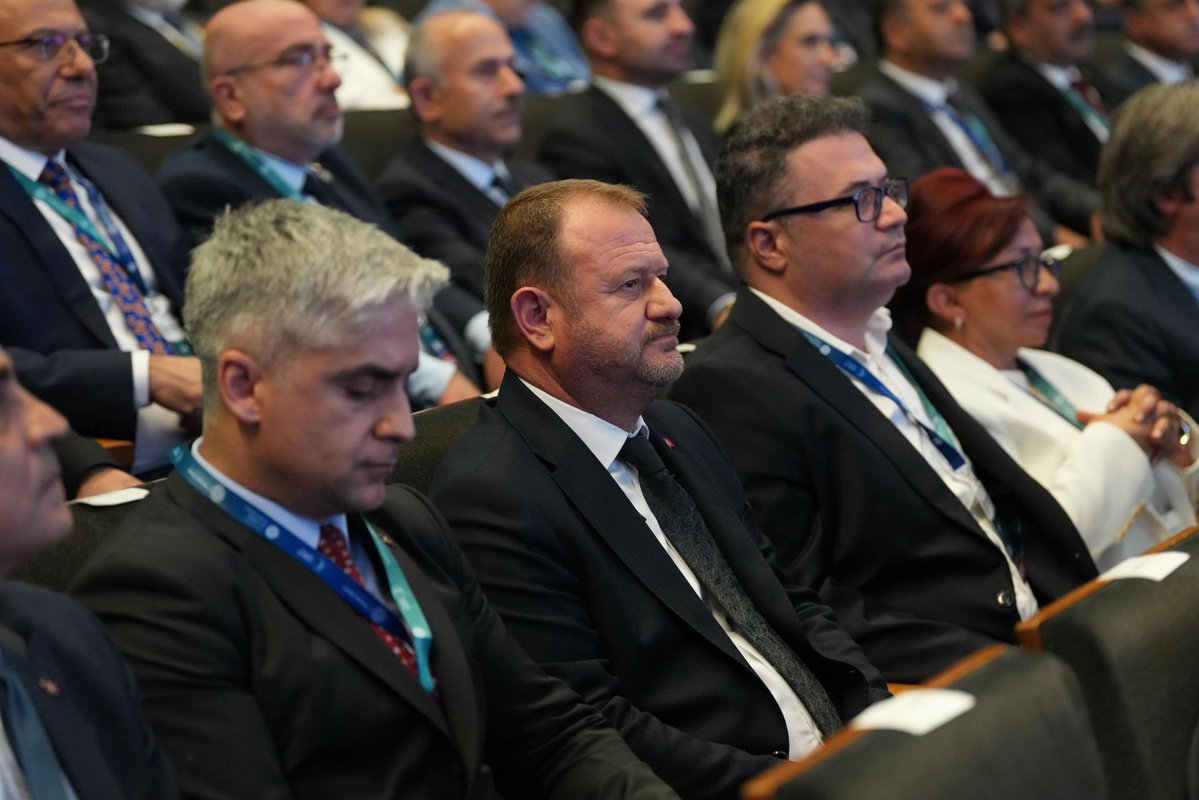 Danis_Mehmet_'s tweet photo. Cumhurbaşkanımız Sayın Recep Tayyip ERDOĞAN’ın teşrifleriyle gerçekleştirilen 2. İletişim Şûrası’na katıldık.

Cumhurbaşkanımız Sayın @RTErdogan’ın konuşmalarında vurguladığı; hakikatin korunması, dezenformasyonla etkin mücadele ve millî iletişim politikalarının güçlendirilmesine yönelik verdiği mesajlar, Türkiye Yüzyılı vizyonunda iletişimin taşıdığı önemi bir kez daha ortaya koydu.

Cumhurbaşkanlığı İletişim Başkanımız Sayın Prof. Dr. Burhanettin DURAN’ın açış konuşmalarıyla başlayan Şûra’nın ülkemiz ve iletişim camiası adına hayırlara vesile olmasını temenni ediyorum.

@burhanduran @iletisim