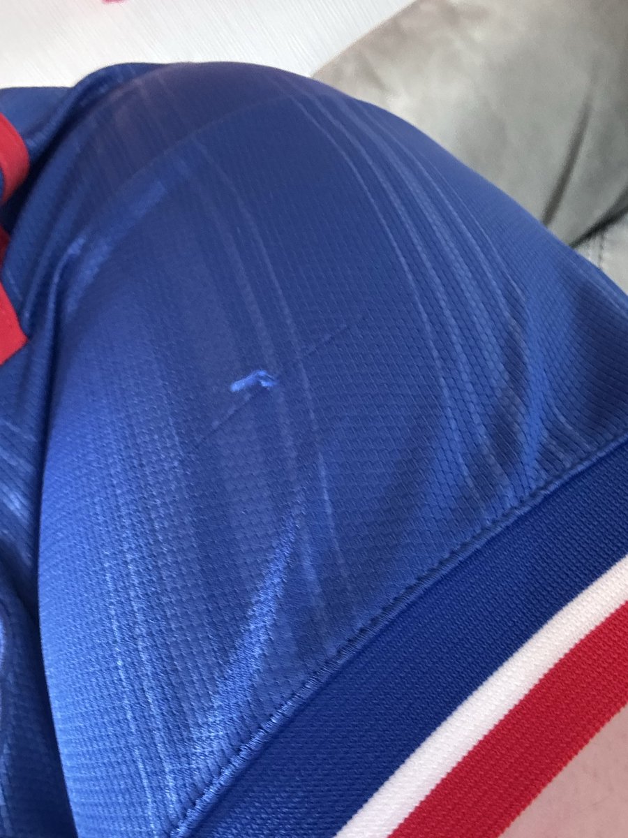 shilohlee75's tweet photo. @adidasuk @ManUtd and on the sleeve ive had it one day… https://t.co/3QP36gzTsR
