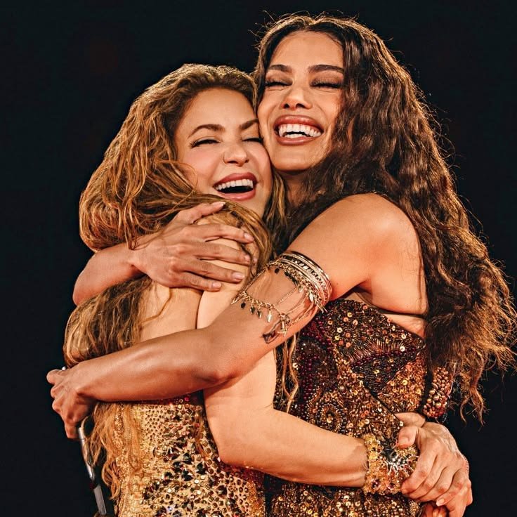 updatecultura's tweet photo. “Choka Choka”, de Anitta e Shakira, foi indicado em “Girl Power” no Prêmios Juventud. https://t.co/rIySYzfCa9