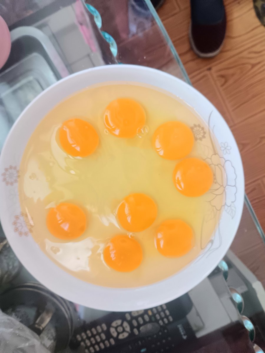 JonathonReign's tweet photo. 刚出炉的糖心蛋包饭，流心蛋黄裹着米粒，一口就暖到心里～ https://t.co/TU1zF7iI28