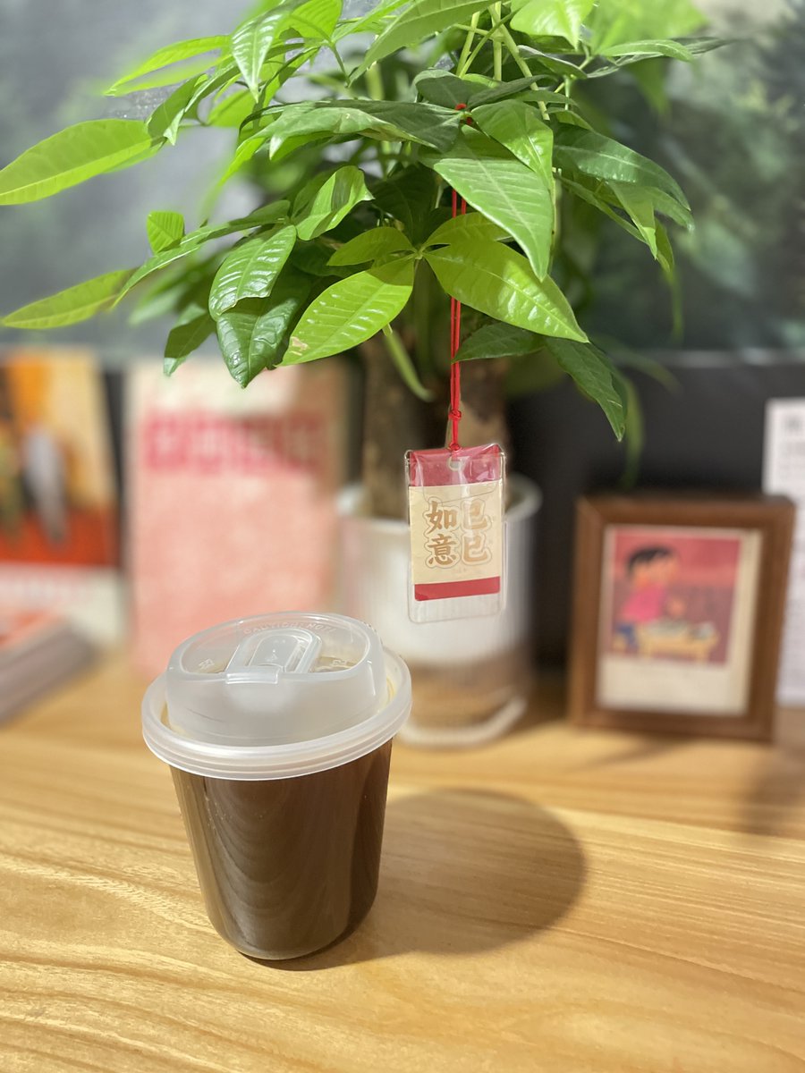 LeahButchkkztd's tweet photo. 刚和老友在巷口小店碰了杯冰美式，聊完近况发现，最珍贵的从来不是见面的频率，而是坐下来就有的松弛感～ https://t.co/pGT9hffIbI