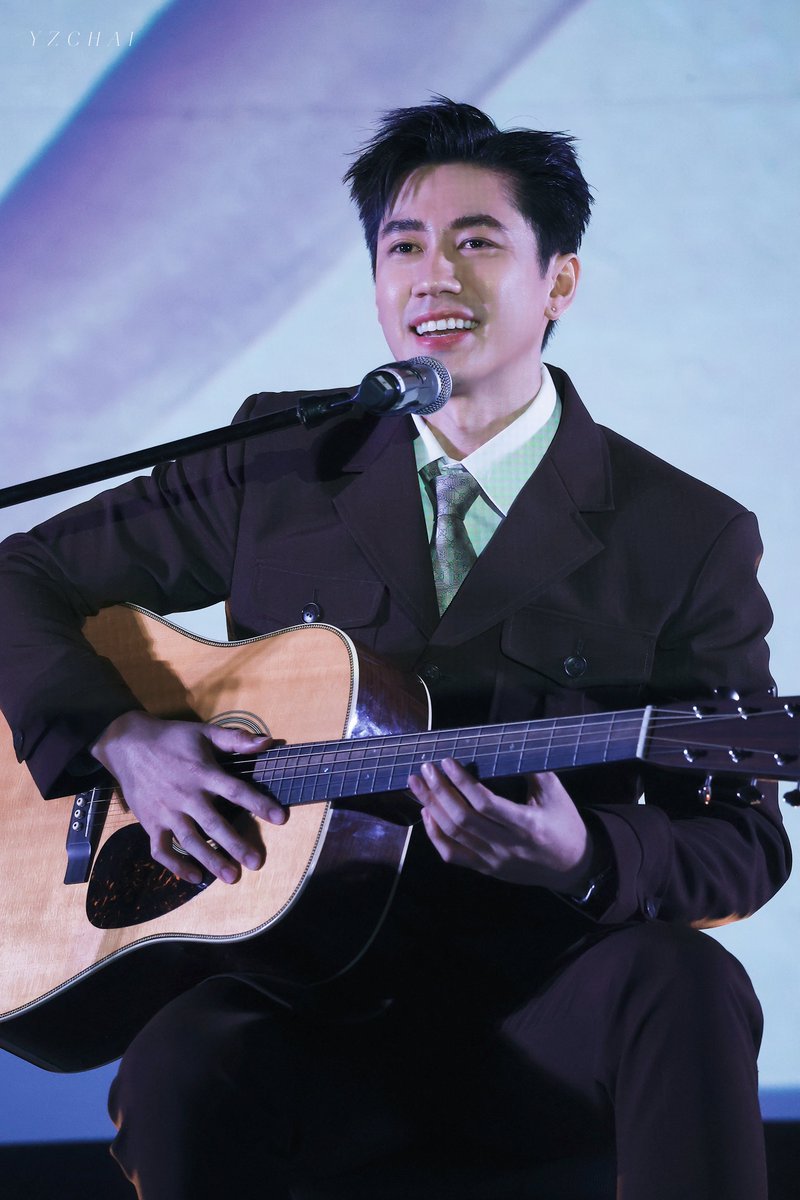 YZChaiQ's tweet photo. 🎸🎸🎸

@RachataJam 

#เหมันต์ตะวันรอนFinalEP
#แจมรชตะ #JamRachata https://t.co/88cOQ9bn4z