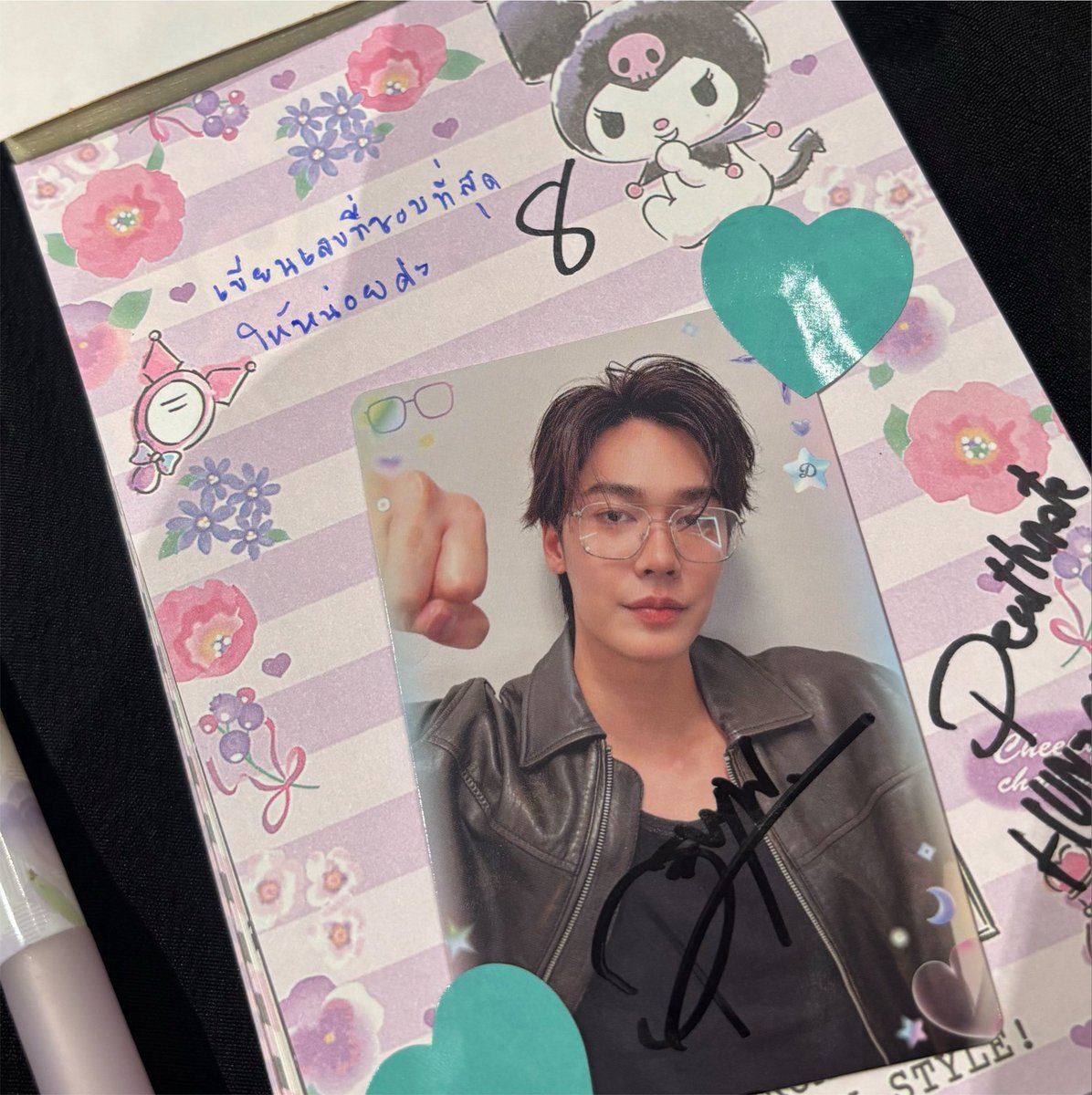 teevithe's tweet photo. 💭: tulis angka yang paling kamu suka?
dew : 8
tee : 8

// sumpah gue langsung paham JERSEYNYA MEREKA YANG WAKTU ITU?????😭😭😭 ©jakeeeeeen 

DEWTEE FANSIGN 2026
#งานมหกรรมนิยายนานาชาติ2026xDewTee https://t.co/u4bLVmhMeS