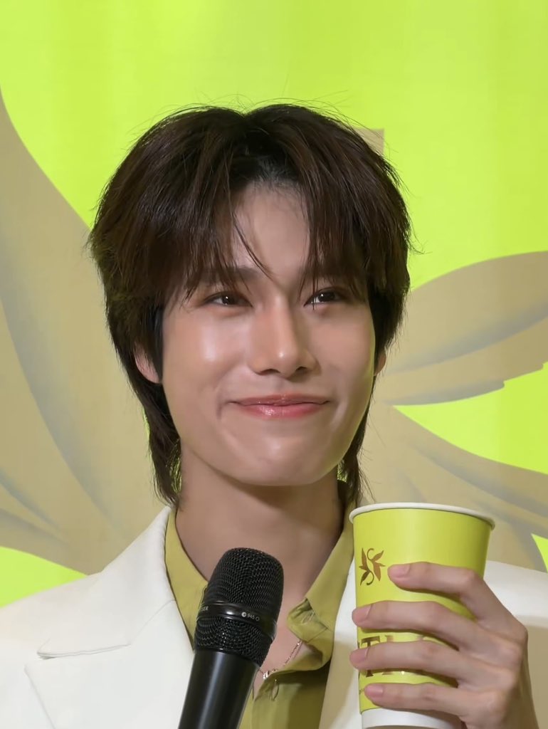 withphuwin's tweet photo. how is this even the same person??? 😭😭😭 https://t.co/OZXLdRmijQ