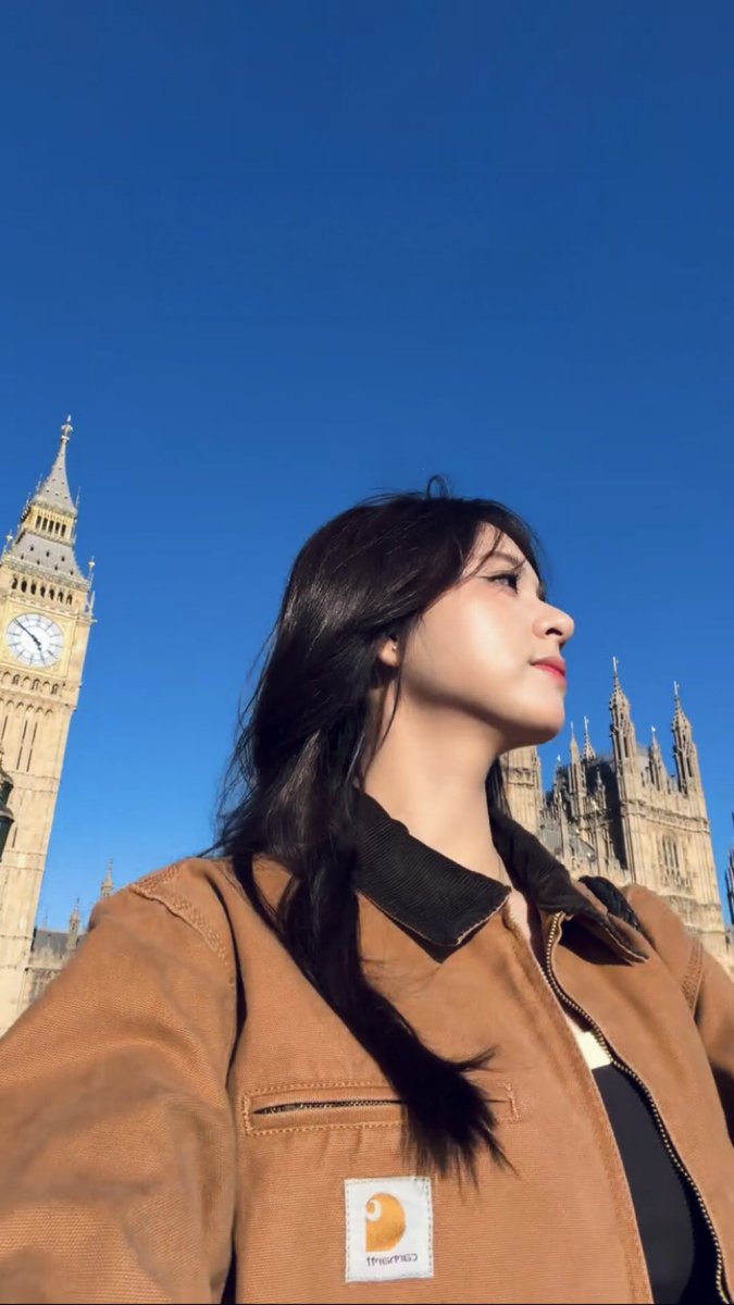 vodkadq's tweet photo. london girl🇬🇧 @_zeeasadel https://t.co/KRgTvNL5z1