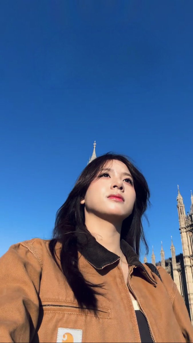vodkadq's tweet photo. london girl🇬🇧 @_zeeasadel https://t.co/KRgTvNL5z1