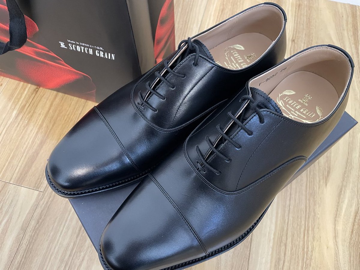 BATALEON007's tweet photo. 何度でも言う。

スコッチグレイン買うなら有楽町にあるFactory Labがオススメ。

通常3〜4万前後と手が伸びにくいがここなら2万円台で買える。

アウトレット品ではあるが上質な日本産のクオリティを手軽に試せる。

接客も素晴らしく足の計測も行ってくれぴったりの靴が必ず見つかる。
ぜひ一度行って欲しい。