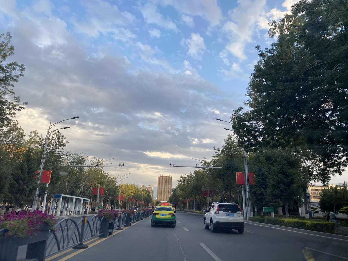 yef312405's tweet photo. 奎屯街景 https://t.co/6OSSP417W4