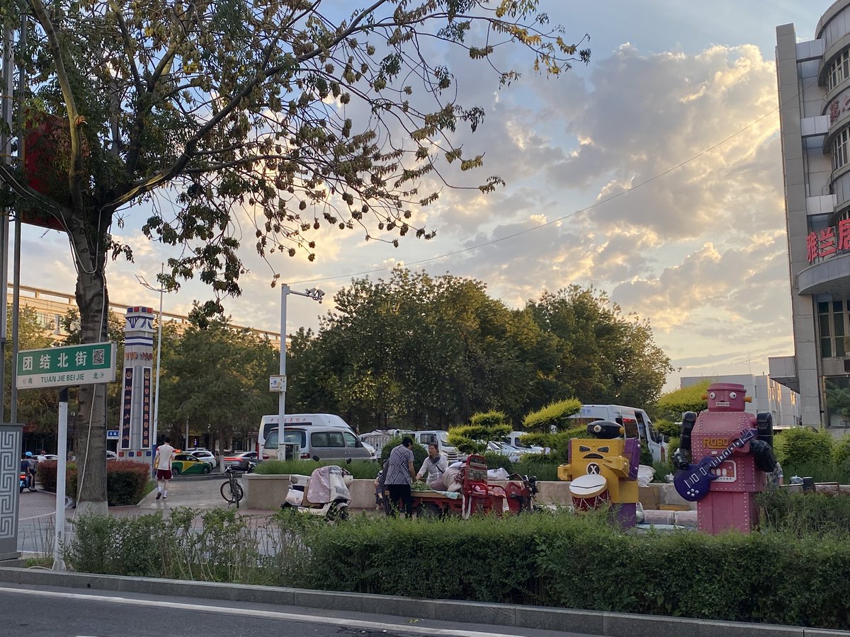 yef312405's tweet photo. 奎屯街景 https://t.co/6OSSP417W4