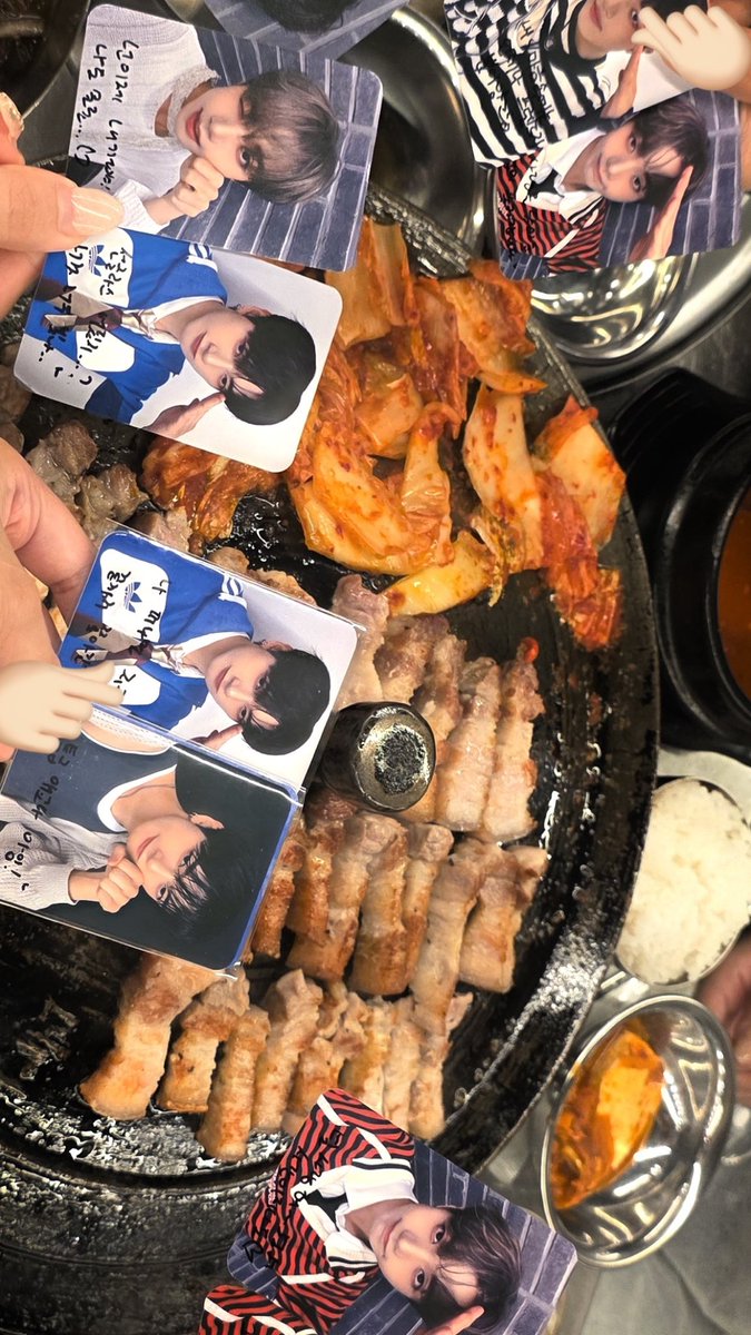 SHU031121's tweet photo. 온마니 막방기념 회식♡ᵎᵎᵎ
다들 고생많았습니다앙✨ https://t.co/zESjolvoeE