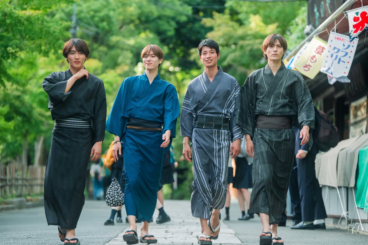 MarzilGames's tweet photo. *Serie 9*
School Trip: Joined a Group I’m Not Close To (修学旅行で仲良くないグループに入りました) (2025)

La relación entre ambos se siente fría porque Watarai siempre tiene cara de poker y crea una barrera sentimental que impide hacer notar su amor por Hioki

3/5 ⭐️⭐️⭐️ https://t.co/ztGwvvjbgl