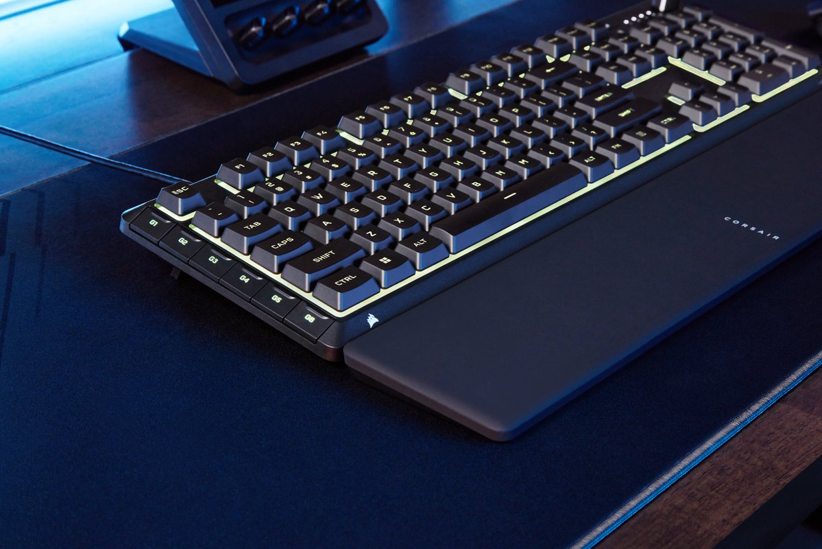CORSAIRDE's tweet photo. ⌨️ Die Nachfolger der beliebten K55 Serie sind da!

Die neuen CORSAIR SKIFF 100 &amp; SKIFF 100 PLUS liefern zuverlässige Full-Size-Membran-Performance für Gaming, Arbeit und Alltag. 🎮

Mit oder ohne G-Keys – ihr habt die Wahl.

👉 https://t.co/LzW8kdu42Q
👉 https://t.co/0EIez16QyM https://t.co/PA5BsuM8Rv