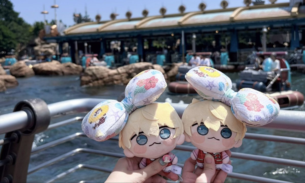 38___chazu's tweet photo. アクアトピアで始まりアクアトピアで終わる１日でした˘ ᴗ  ̫ ᴗ ˘
えびまる大きいリボンが似合ってるね💭🎀

#言いたいことがアルビオ https://t.co/uToLtYcz42