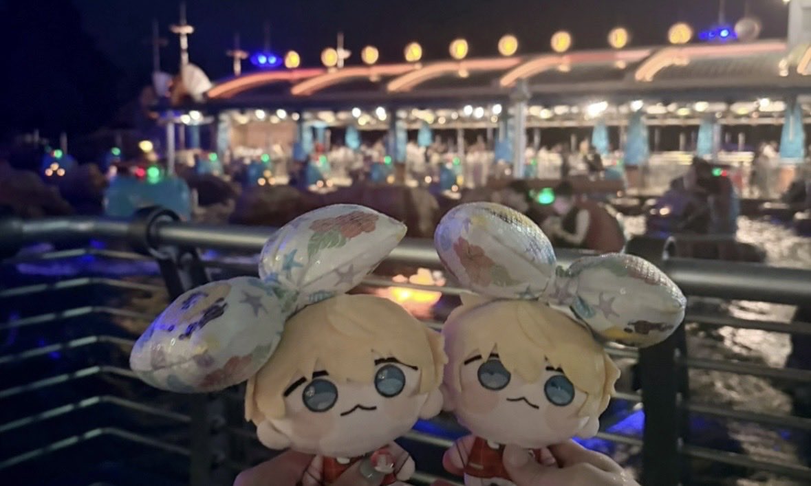 38___chazu's tweet photo. アクアトピアで始まりアクアトピアで終わる１日でした˘ ᴗ  ̫ ᴗ ˘
えびまる大きいリボンが似合ってるね💭🎀

#言いたいことがアルビオ https://t.co/uToLtYcz42