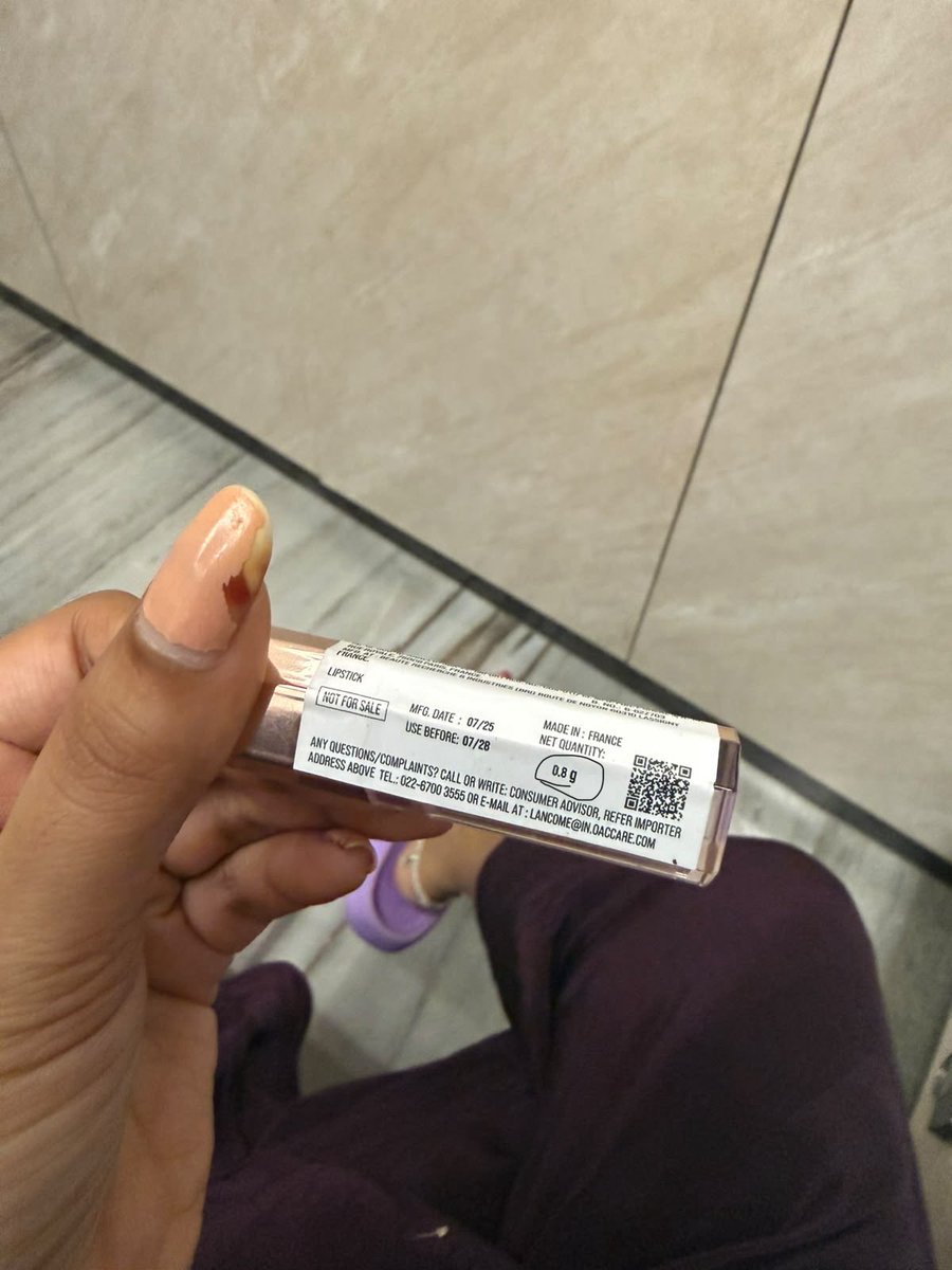 H__Agarwal's tweet photo. @MyNykaa @nykaacares Never trust Nykaa,instead of delivering a lipstick of 3.4 g I got 0.8 g. Even after replacement, they did same thing and now they are offering 100rs coupon for rs.3000 lipstick. Deliver the correct product or else I’m going to file a case in consumer court. https://t.co/K5StIs33JS