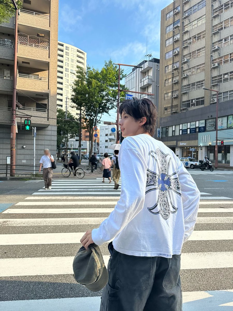 Leennton's tweet photo. Mom said “Go explore the world” and I took every words seriously https://t.co/XzlNQ0OvH1