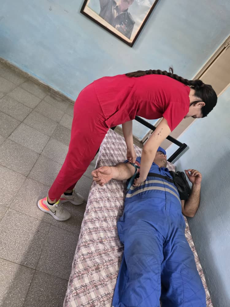 RefSergioSoto's tweet photo. La jornada de donación de sangre realizada por los trabajadores de la Refinería Sergio Soto es un ejemplo claro de compromiso social y solidaridad comunitaria. Este tipo de acciones colectivas  ayudan a mantener abastecidos los bancos de sangre. https://t.co/ZzhMDR3qYp