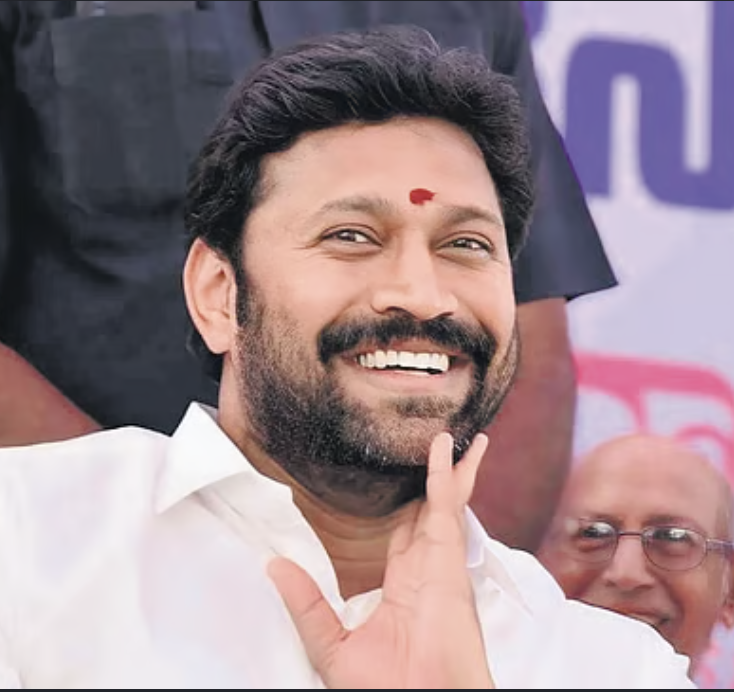Chaithu_battina's tweet photo. pedhaga travel kuda cheyaldhu....Rathri 3'O avagney pakkane unna goda dukesevadu https://t.co/1ntq9C3LaI