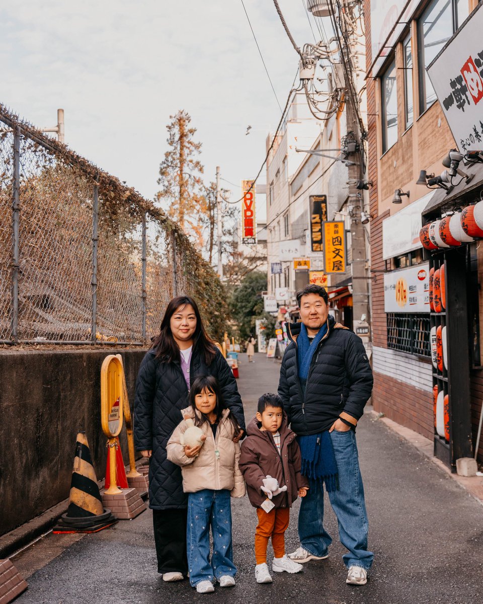 kilaparnell's tweet photo. A quick family stop between sightseeing.
Short sessions fit easily into your Tokyo itinerary.
Message me to book your family photos.

.

.

.

.
#tokyofamily #familyphototokyo #tokyophotographer #tokyophotoshoot #tokyoportraits https://t.co/KkWQPzhv0B