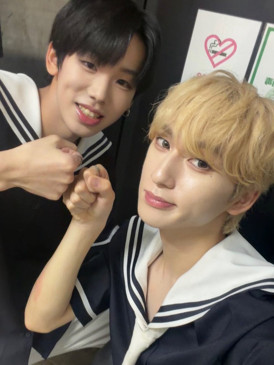 diaz_ezent's tweet photo. [#DIAZ]
💬HARUKI, MINGUN, SOTA💭

오늘도 DIAZ와 함께 행복한 하루 보내셨나요~? 🌊🐚⚓️

드디어 내일은 DIAZ가 처음으로 준비한 EVENT DAY! 🕸❤️‍🔥

무서우면서도 잊지 못할 여름밤, DIAZ와 함께 즐겨주세요 🖤

🗓 7/29(수) 20:00〜
🕸 𝐒𝐮𝐦𝐦𝐞𝐫 𝐇𝐨𝐫𝐫𝐨𝐫 𝐍𝐢𝐠𝐡𝐭 𝐃𝐀𝐘 🕸 https://t.co/4Es6oYdWwC