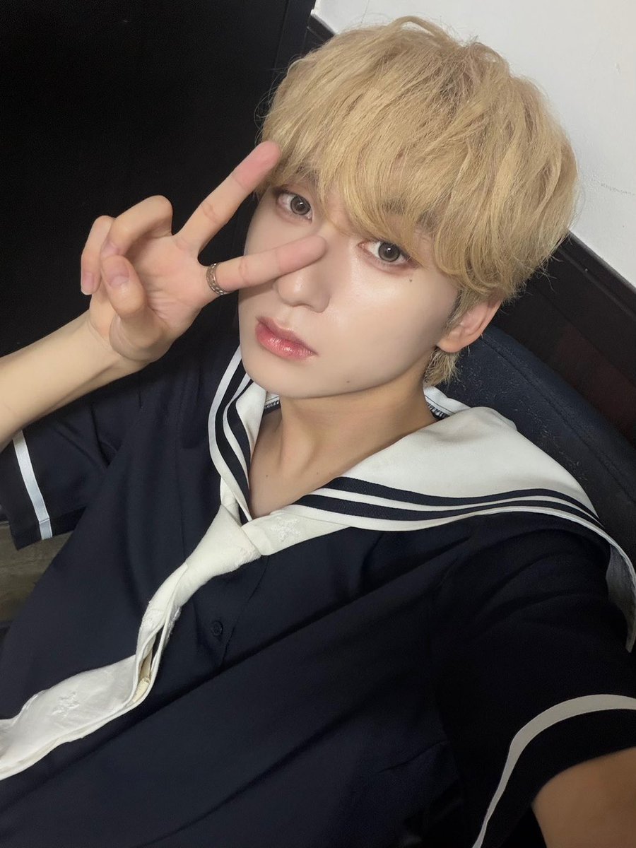 diaz_ezent's tweet photo. 셀카 없으면 속상하니까 셀카도 낋여왔어요 ••..〰️🩶 

#MINGUN #민건 #ミンゴン
#디아즈 #DIAZ https://t.co/vlgCFjFlTi