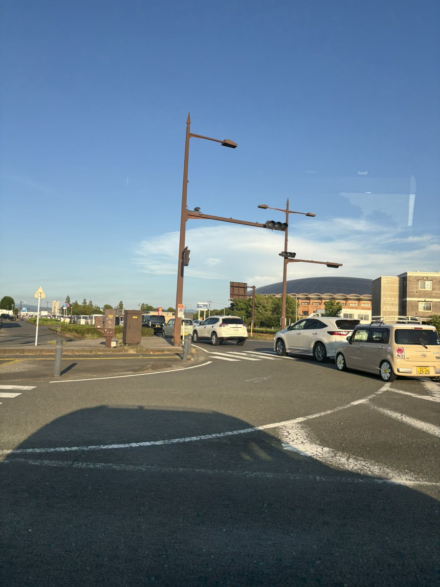 linlinsei's tweet photo. 地震発生後、帰宅途中の渋滞 https://t.co/HWoiSSSfU3