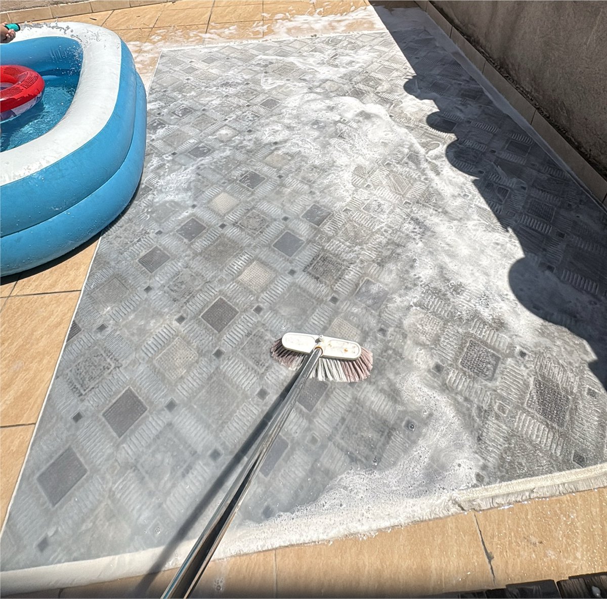 haklisintralice's tweet photo. Millet o beach senin bu loca benim gezerken benim anlık fotom 🫠🥸halı yıkayan kızları üzdünüz . https://t.co/SUNpIaZjWr
