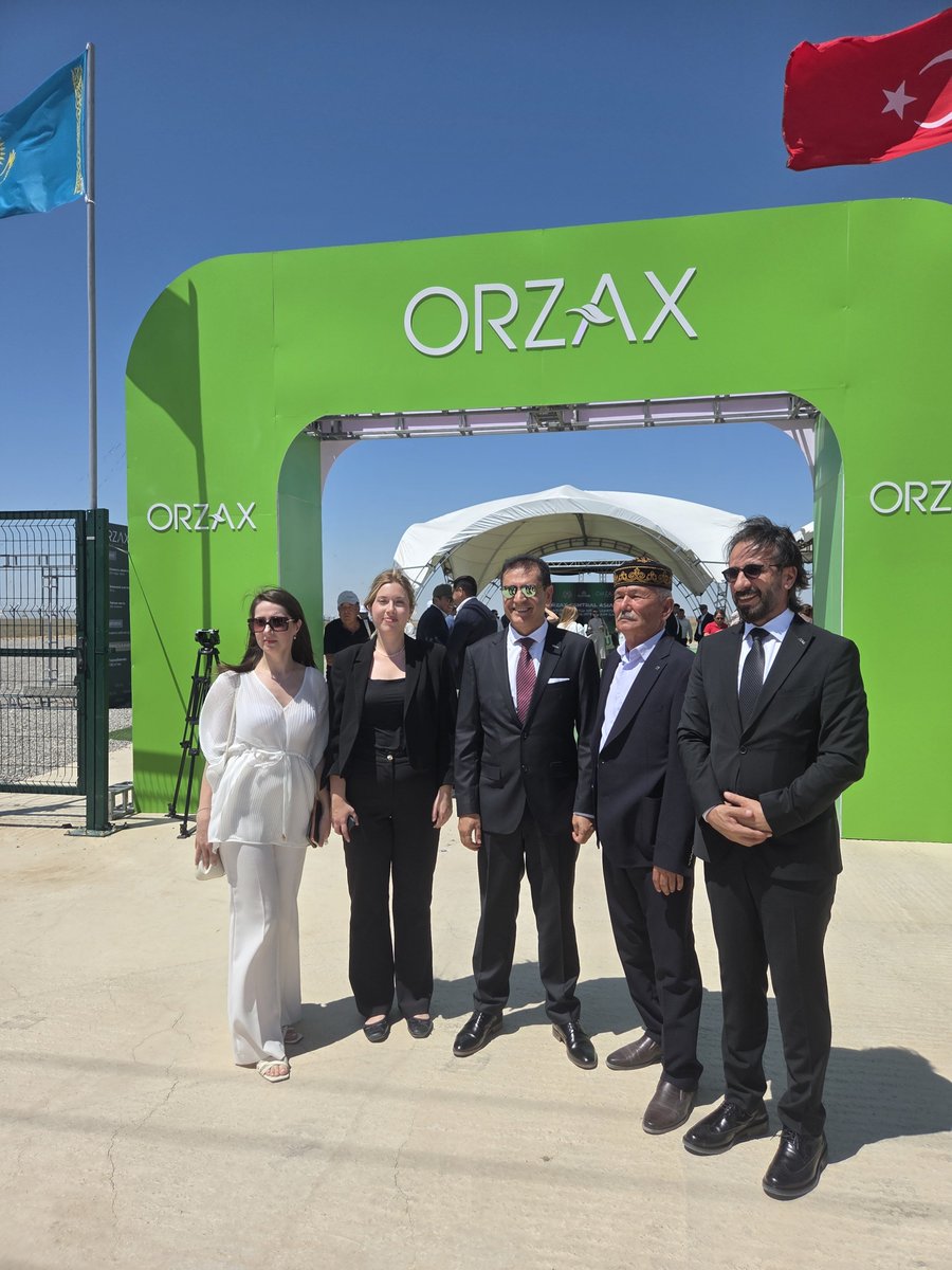 TC_TurkistanBK's tweet photo. Türkistan Bölge Valisi Nuralhan Koşerov ve Orzax Group Yönetim Kurulu Başkanı Selman Alimoğlu'nun katılımlarıyla, TOO Orzax Central Asia bünyesinde Turan Özel Ekonomik Bölgesi'nde hayata geçirilecek üretim tesisinin temel atma ve zaman kapsülü yerleştirme törenine katıldık. https://t.co/Wgy598Va7U